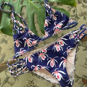 Acacia VINTAGE set in Island Blue Orchid